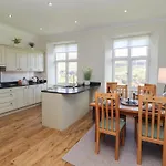 Apartment 2 Birkhead *