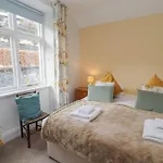 2 Birkhead Apartment *