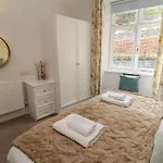 2 Birkhead Apartment *