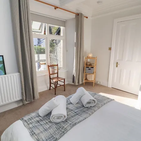 アパート 2 Birkhead