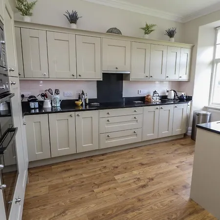 2 Birkhead * Windermere