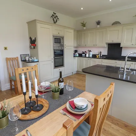 2 Birkhead * Windermere