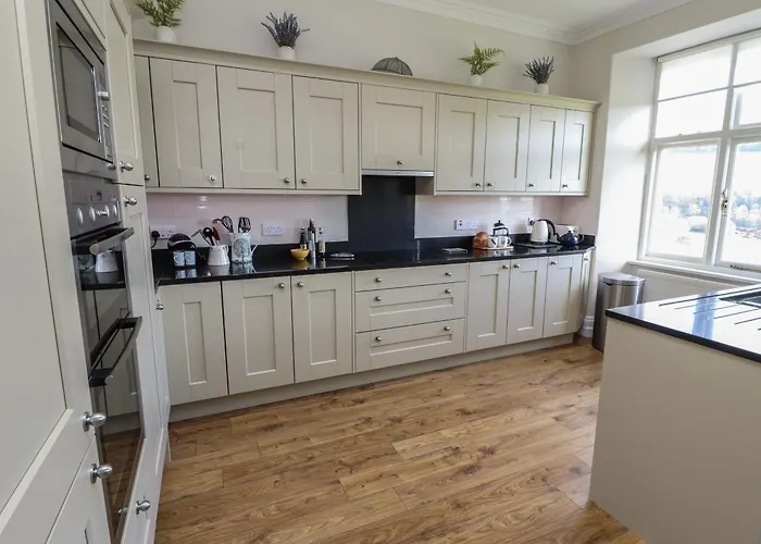 2 Birkhead * Windermere